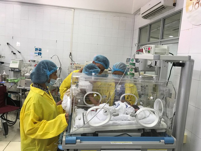 Trào nước mắt khoảng khắc người mẹ ung thư vú lần đầu ôm con vào lòng - Ảnh 4. Trào nước mắt khoảng khắc người mẹ ung thư vú lần đầu ôm con vào lòng - Ảnh 4.