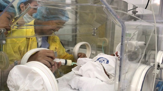 Trào nước mắt khoảng khắc người mẹ ung thư vú lần đầu ôm con vào lòng - Ảnh 6. Trào nước mắt khoảng khắc người mẹ ung thư vú lần đầu ôm con vào lòng - Ảnh 6.