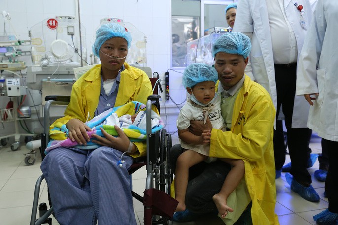 Trào nước mắt khoảng khắc người mẹ ung thư vú lần đầu ôm con vào lòng - Ảnh 7. Trào nước mắt khoảng khắc người mẹ ung thư vú lần đầu ôm con vào lòng - Ảnh 7.