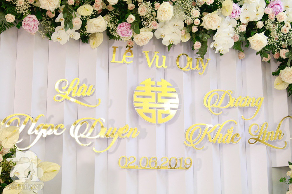 Trực tiếp đám cưới Dương Khắc Linh - Sara Lưu: Nhà cô dâu bày tiệc hoa giản dị, không phô trương - Ảnh 8.