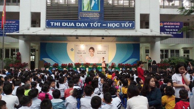 Chương trình Chăm sóc mắt học đường kiểm tra thị lực cho hơn 36.000 học sinh - Ảnh 2. Chương trình Chăm sóc mắt học đường kiểm tra thị lực cho hơn 36.000 học sinh - Ảnh 2.