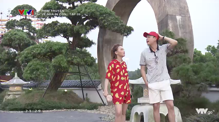 "Về nh&agrave; đi con": Đi trăng mật với Thư m&agrave; vẫn c&oacute; g&aacute;i đến thả th&iacute;nh, Vũ d&ugrave; sung sướng vẫn phải ch&agrave;o thua người n&agrave;y - Ảnh 1.