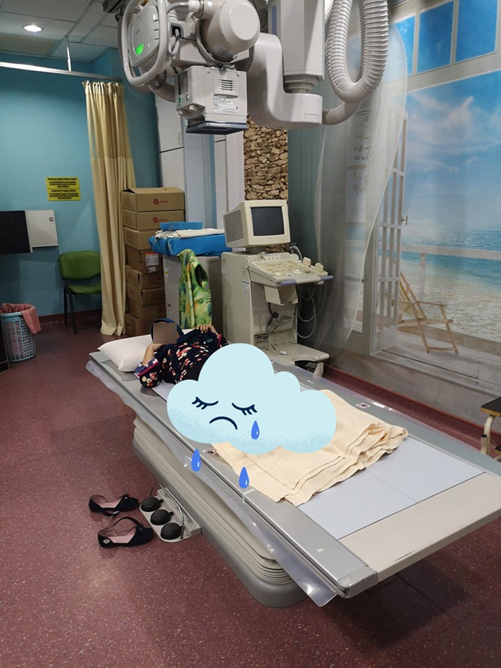 Bé gái 11 tuổi nhập viện cấp cứu vì đau dạ dày, bác sĩ chỉ đích danh thủ phạm là 1 sở thích tai hại bé nào cũng có - Ảnh 1. Bé gái 11 tuổi nhập viện cấp cứu vì đau dạ dày, bác sĩ chỉ đích danh thủ phạm là 1 sở thích tai hại bé nào cũng có - Ảnh 1.