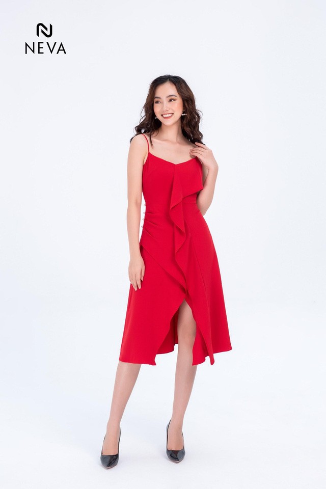 Sang chảnh hóa phong cách với những kiểu đầm hai dây đến từ NEVA - Ảnh 3. Sang chảnh hóa phong cách với những kiểu đầm hai dây đến từ NEVA - Ảnh 3.
