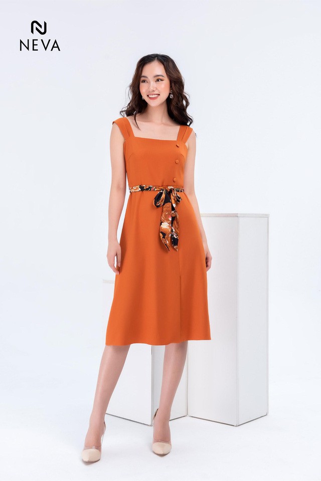 Sang chảnh hóa phong cách với những kiểu đầm hai dây đến từ NEVA - Ảnh 6. Sang chảnh hóa phong cách với những kiểu đầm hai dây đến từ NEVA - Ảnh 6.