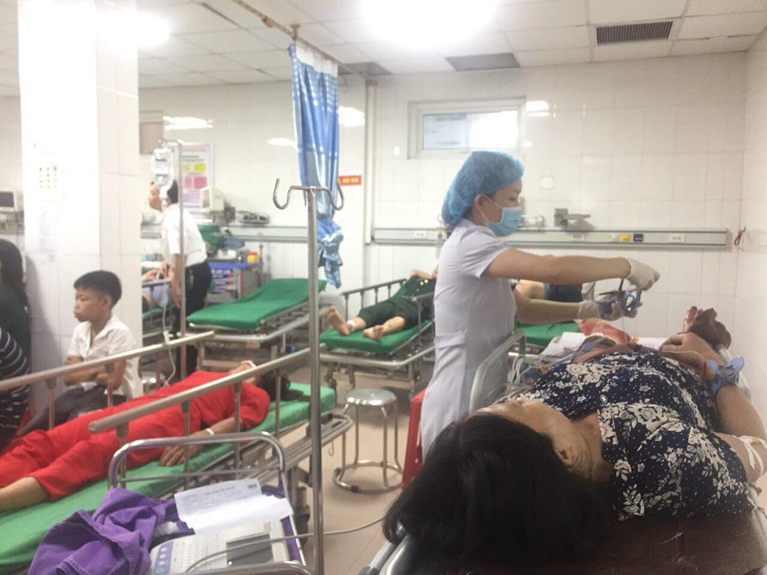 Phút văng khỏi ghế, chồng lên nhau trong xe khách đi Cửa Lò gặp nạn - Ảnh 1. Phút văng khỏi ghế, chồng lên nhau trong xe khách đi Cửa Lò gặp nạn - Ảnh 1.