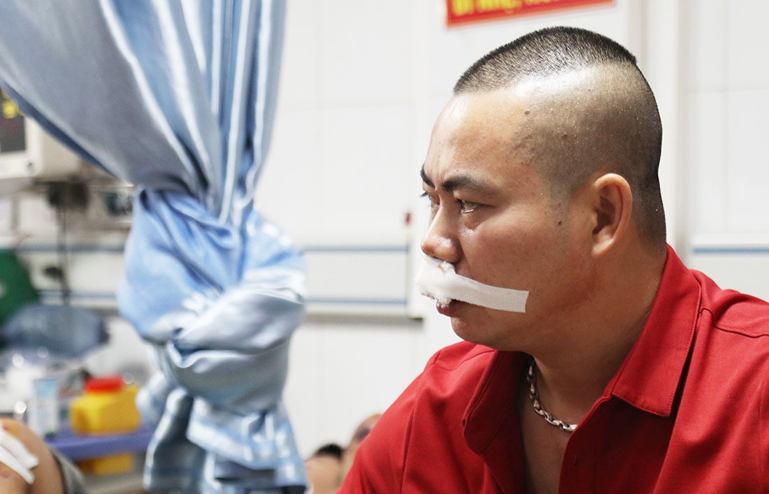 Phút văng khỏi ghế, chồng lên nhau trong xe khách đi Cửa Lò gặp nạn - Ảnh 3. Phút văng khỏi ghế, chồng lên nhau trong xe khách đi Cửa Lò gặp nạn - Ảnh 3.