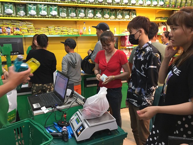 Nửa thị trấn ở Long An đi chợ Bách Hóa Xanh mỗi ngày - Ảnh 1. Nửa thị trấn ở Long An đi chợ Bách Hóa Xanh mỗi ngày - Ảnh 1.