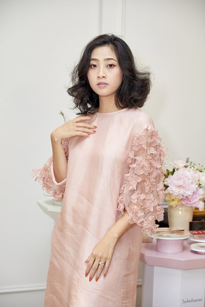 Helly Tống, Thanh Trúc Trương, Bùi Việt Hà tham gia sự kiện tôn vinh vẻ đẹp vượt thời gian của Sulwhasoo - Ảnh 2. Helly Tống, Thanh Trúc Trương, Bùi Việt Hà tham gia sự kiện tôn vinh vẻ đẹp vượt thời gian của Sulwhasoo - Ảnh 2.