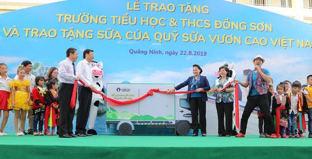 Trẻ em Quảng Ninh đón nhận ngôi trường mới và hơn 71 ngàn ly sữa từ Quỹ sữa Vươn cao Việt Nam - Ảnh 3.