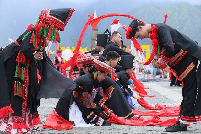 Cận cảnh những trang phục của show diễn Vũ điệu trên mây đang làm mưa làm gió tại Tây Bắc - Ảnh 3.