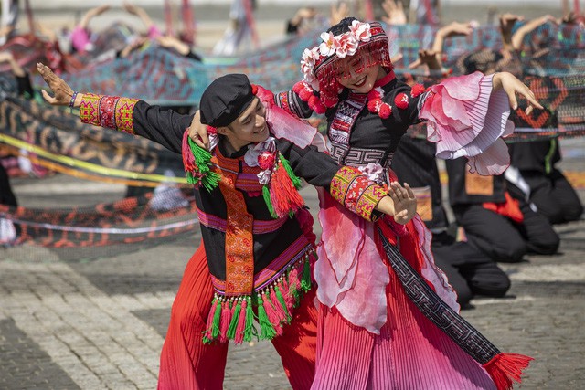 Cận cảnh những trang phục của show diễn Vũ điệu trên mây đang làm mưa làm gió tại Tây Bắc - Ảnh 5.