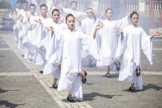 Cận cảnh những trang phục của show diễn Vũ điệu trên mây đang làm mưa làm gió tại Tây Bắc - Ảnh 9.