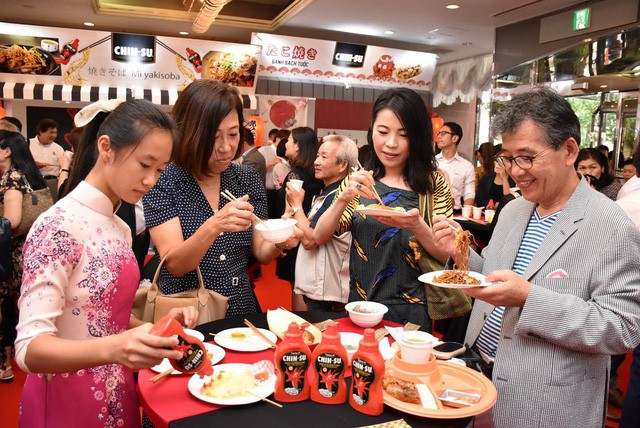 Người Nhật thích thú với trải nghiệm ẩm thực mới lạ từ tương ớt CHIN-SU - Ảnh 4.