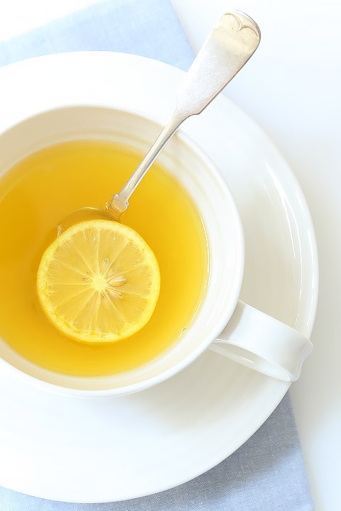 lemon-ginger-detox-drink-spoon
