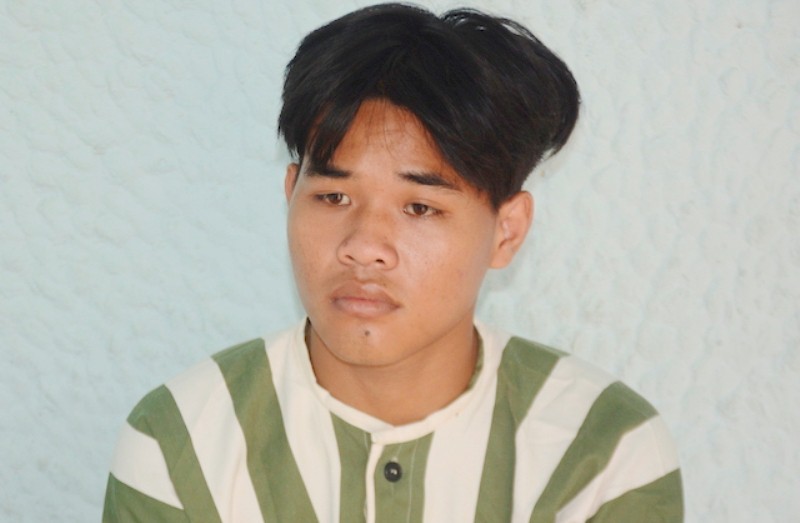 B&ecirc;nh cha, thanh ni&ecirc;n 19 tuổi cầm dao kiếm truy s&aacute;t trả th&ugrave; kinh ho&agrave;ng - Ảnh 1.