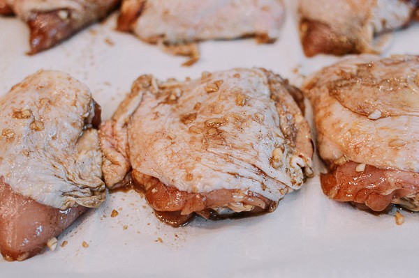 Đổi món cuối tuần với gà nướng ngũ vị thơm ngon nhức nhối - Ảnh 3.
