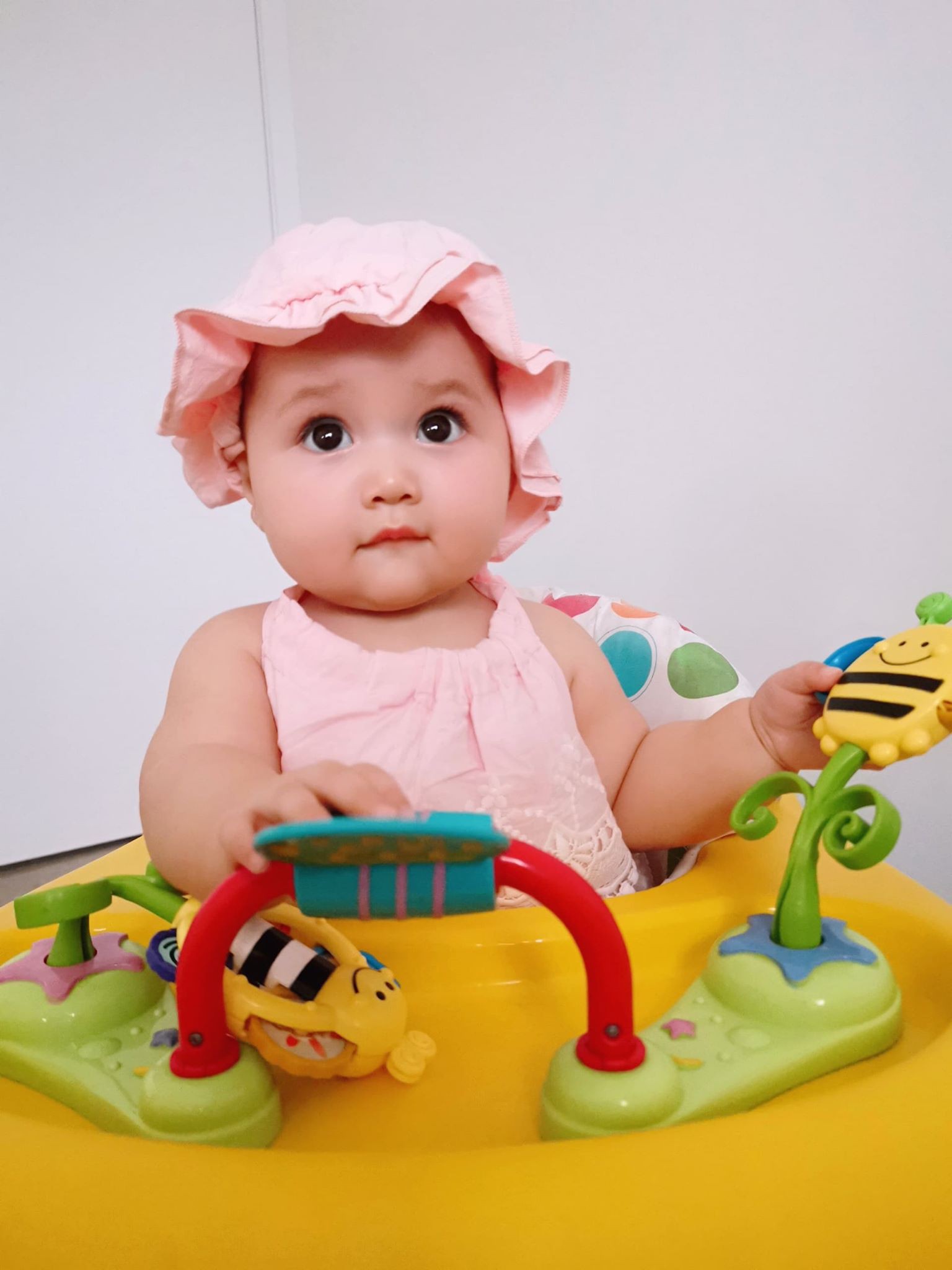 Mẹ trẻ khoe cô con gái cực dễ thương nhưng các mẹ bỉm lại say mê đếm số ngấn của bé - Ảnh 8. Mẹ trẻ khoe cô con gái cực dễ thương nhưng các mẹ bỉm lại say mê đếm số ngấn của bé - Ảnh 8.