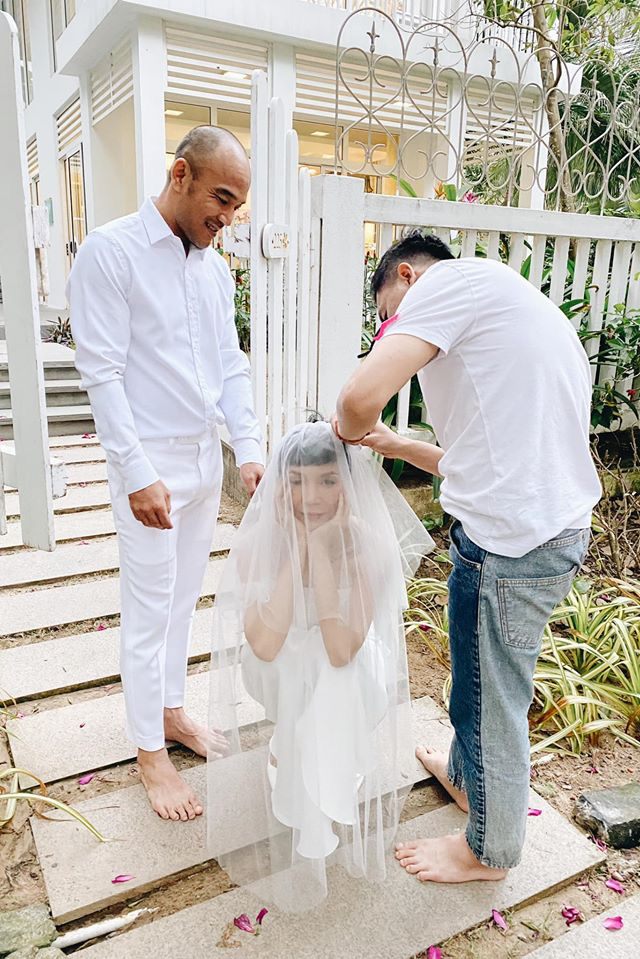 H&eacute; lộ loạt ảnh hậu trường đ&aacute;m cưới vừa xinh đẹp, vừa đ&aacute;ng y&ecirc;u "lầy lội" của Xu&acirc;n Lan v&agrave; &ocirc;ng x&atilde; Việt kiều Mỹ - Ảnh 6.