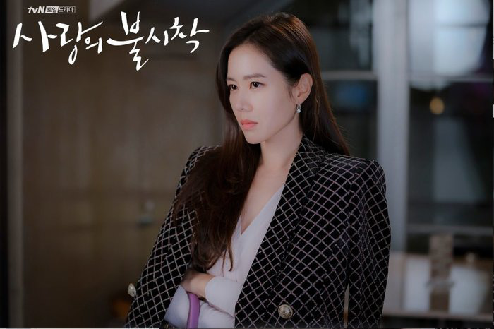 Chị đẹp Son Ye Jin U40 vẫn trẻ như gái 18 nhờ 3 kiểu tóc siêu nữ tính trong "Hạ cánh nơi anh" - Ảnh 3. Chị đẹp Son Ye Jin U40 vẫn trẻ như gái 18 nhờ 3 kiểu tóc siêu nữ tính trong "Hạ cánh nơi anh" - Ảnh 3.