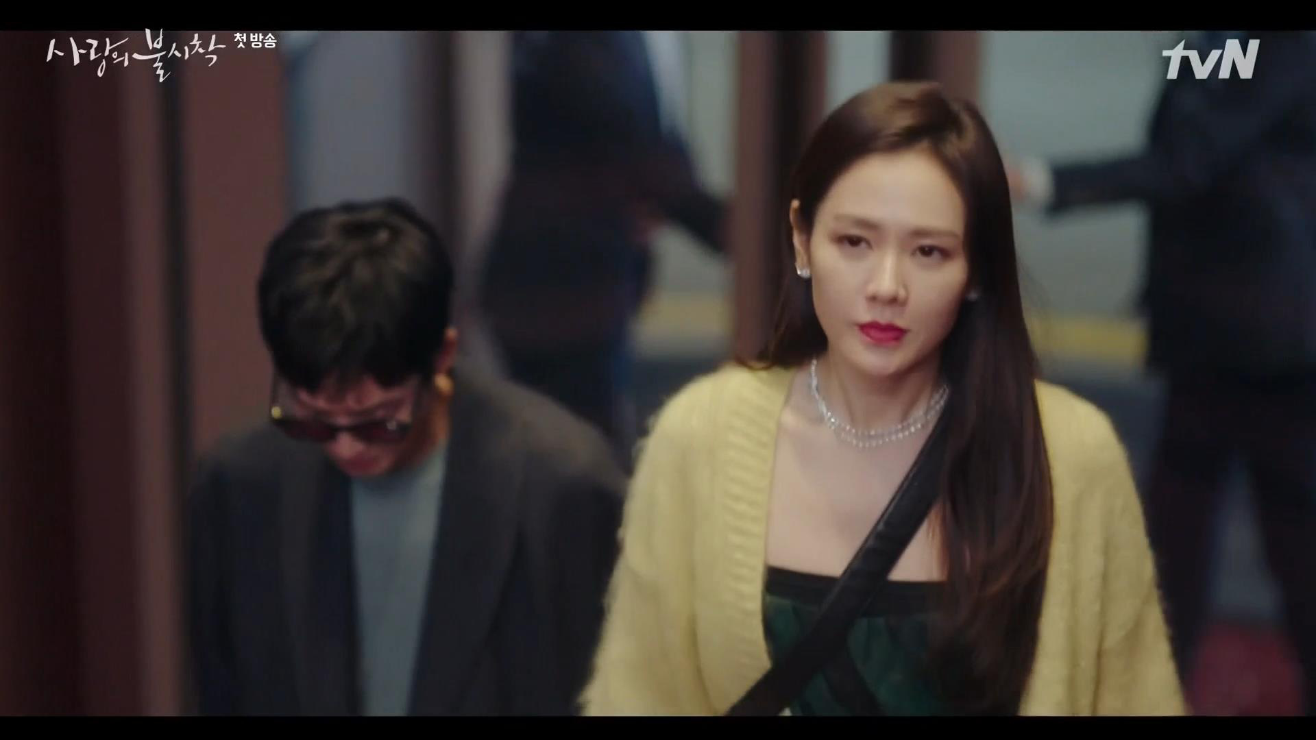 Chị đẹp Son Ye Jin U40 vẫn trẻ như gái 18 nhờ 3 kiểu tóc siêu nữ tính trong "Hạ cánh nơi anh" - Ảnh 5. Chị đẹp Son Ye Jin U40 vẫn trẻ như gái 18 nhờ 3 kiểu tóc siêu nữ tính trong "Hạ cánh nơi anh" - Ảnh 5.