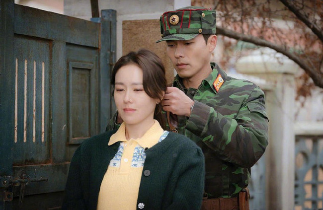 Chị đẹp Son Ye Jin U40 vẫn trẻ như gái 18 nhờ những kiểu tóc siêu nữ tính trong "Hạ cánh nơi anh" - Ảnh 8. Chị đẹp Son Ye Jin U40 vẫn trẻ như gái 18 nhờ những kiểu tóc siêu nữ tính trong "Hạ cánh nơi anh" - Ảnh 8.