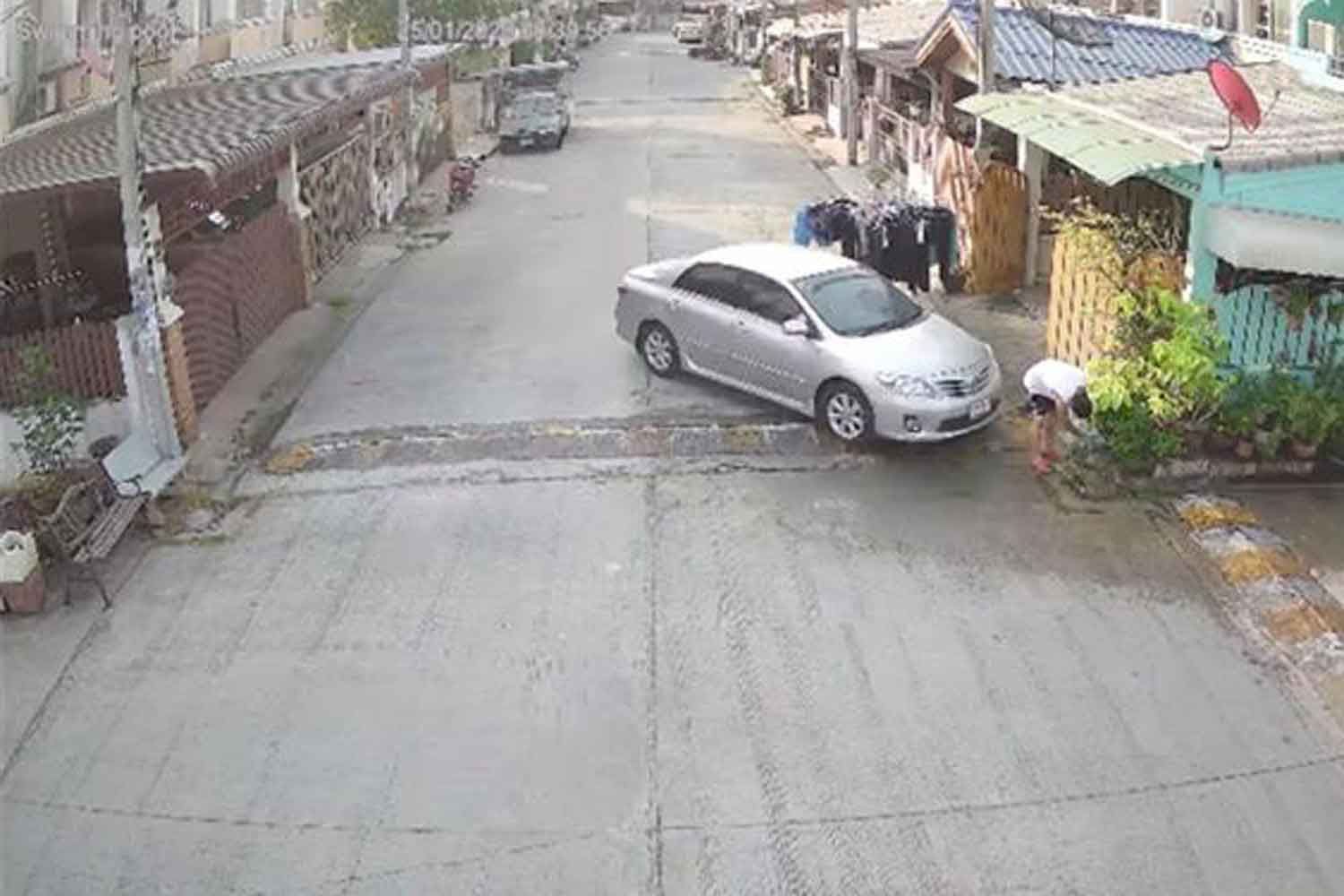 T&ocirc;ng chết h&agrave;ng x&oacute;m v&igrave; d&acirc;y phơi quần &aacute;o - Ảnh 1.