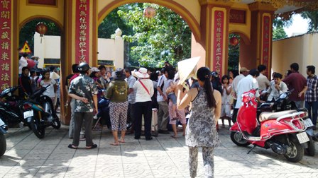 Toàn cảnh vụ xông vào trường mầm non, bắt trẻ làm con tin Toàn cảnh vụ xông vào trường mầm non, bắt trẻ làm con tin