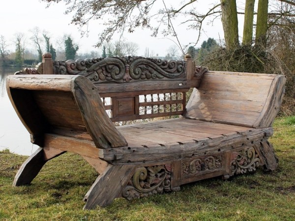 ghe go san vuon 1 Tô điểm sân vườn bằng ghế gỗ mộc mạc, giản đơn