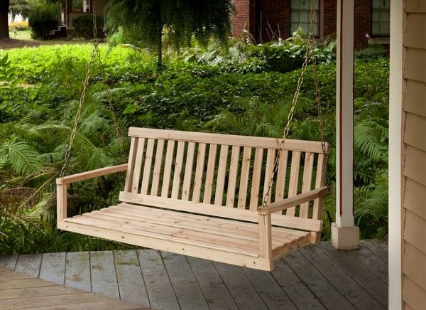 ghe go san vuon 4 Tô điểm sân vườn bằng ghế gỗ mộc mạc, giản đơn
