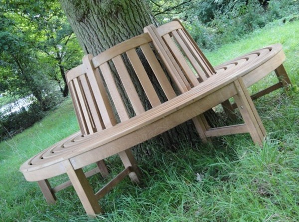 ghe go san vuon 6 Tô điểm sân vườn bằng ghế gỗ mộc mạc, giản đơn