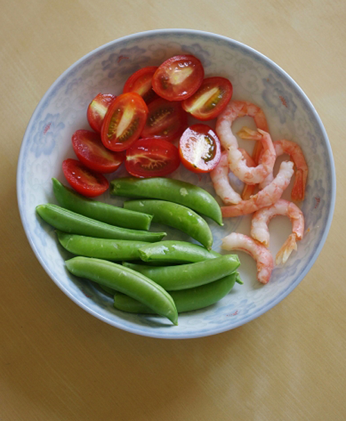 Salad tôm cà chua làm dễ ăn ngon 6