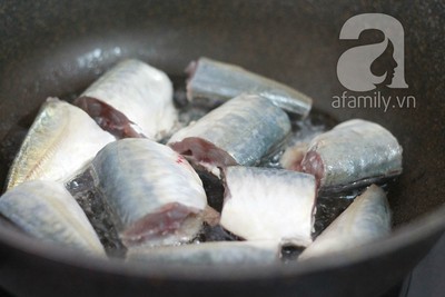 Canh cá nấu dứa nóng hổi chua thơm 12