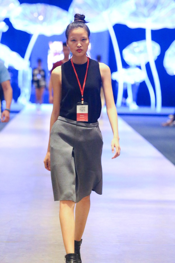Dàn mẫu nhí đổ bộ sân khấu Tuần lễ thời trang quốc tế Việt Nam 2016