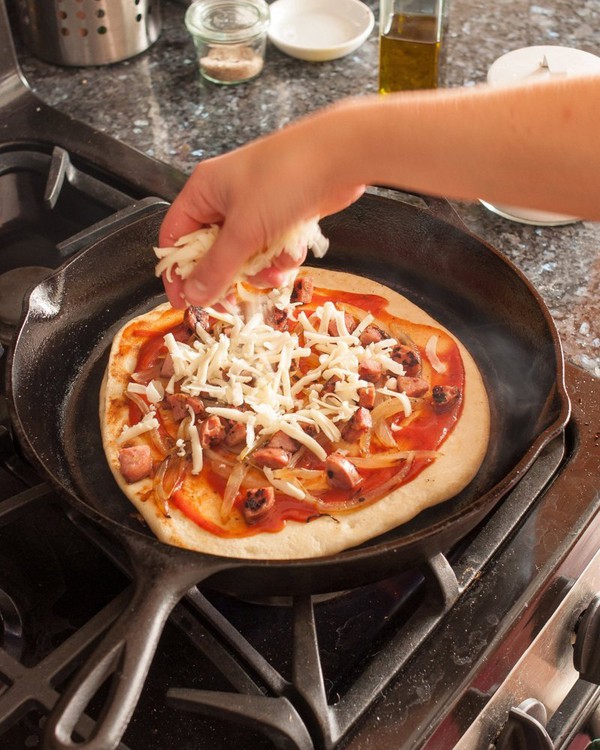 Résultat de recherche d'images pour "cách làm pizza bằng chảo"