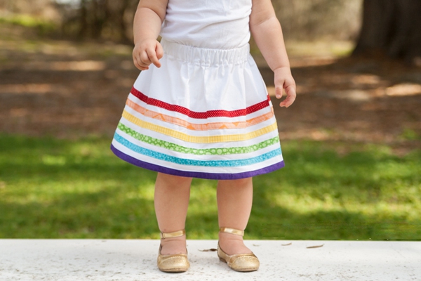 Mẹ khéo tay tự may váy cầu vồng đáng yêu cho bé diện hè 1