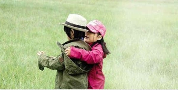 Lâm Chí Dĩnh cùng vợ và con trai gây chú ý tại sân bay 12 Lâm Chí Dĩnh cùng vợ và con trai gây chú ý tại sân bay 12