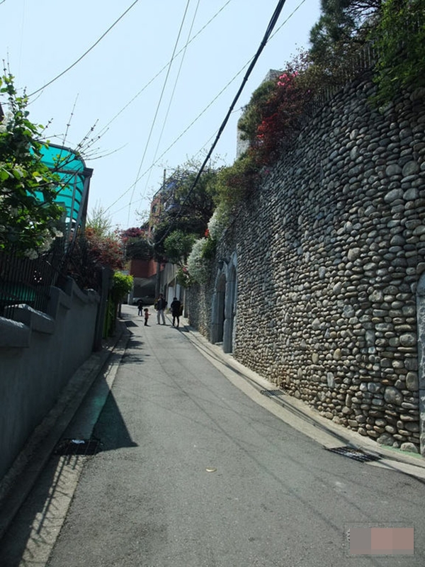 Không gian sống yên bình giữa lòng Seoul của vợ chồng Jang Dong Gun 13 khong gian song yen binh giua long seoul cua vo chong ang dong gun Ghé thăm tổ ấm của cặp đôi Jang Dong Gun