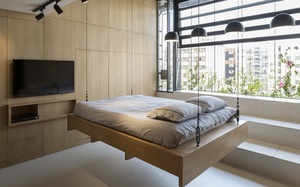 Căn hộ 45m² cực ấn tượng với giường treo và hệ tủ âm tường biến hóa "khôn lường"