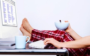Làm việc ở nhà không khiến quan hệ đồng nghiệp xa cách như nhiều người tưởng, thực tế là mọi thứ còn khăng khít hơn