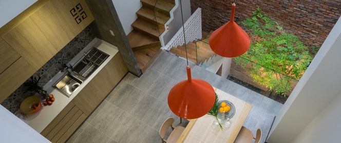 Ngôi nhà ống 50m² với hàng trăm lỗ thoáng để nghe thành phố thở ở Phú Nhuận, Sài Gòn