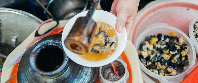 8 món ăn "thần thánh" giúp bạn chống chọi với thời tiết "rán trứng giữa đường" của Hà Nội