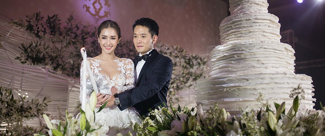 Đám cưới triệu đô sang chảnh hết nấc của mỹ nhân đẹp nhất nhì Thái Lan với nhẫn kim cương 5 carat, 6 bộ váy