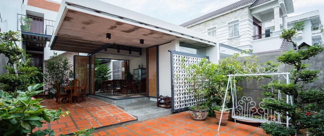 Bề ngoài cực bình thường, nhưng bất cứ góc nào bên trong ngôi nhà này cũng khiến bạn phải bất ngờ vì độc đáo