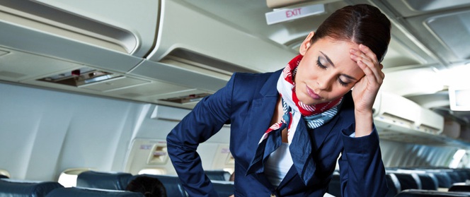 Việc tiếp viên hàng không đi dọc cabin có thể ẩn chứa một bí mật khó nói
