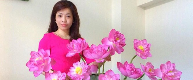 Mê mẩn ngắm những bình hoa sen đẹp tinh tế của người phụ nữ dịu dàng đất Hà Thành