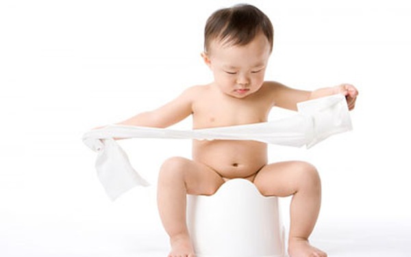 Bé 3 tháng tuổi đi đại tiện thế nào là bình thường?