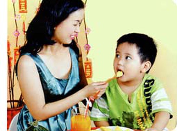 Đề phòng và xử trí ngộ độc thực ăn ở trẻ trong ngày Tết