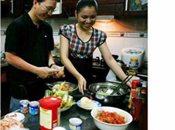 Con trai phải biết nấu cơm...