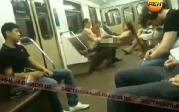 Пикапер порно видео трахается в вагоне метро